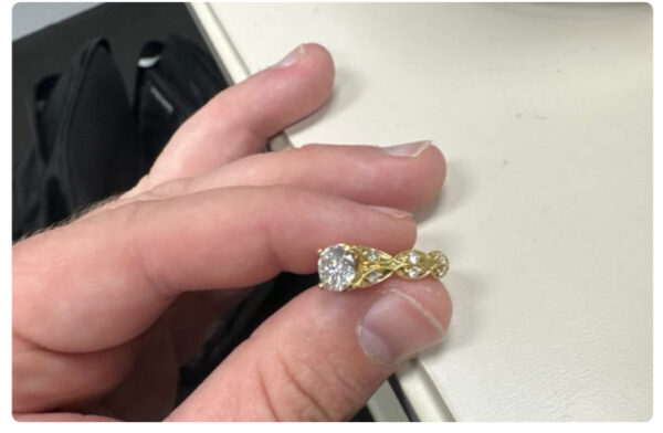 1.92 Carat G SI1 Round Natural Diamond Ring - Image 4