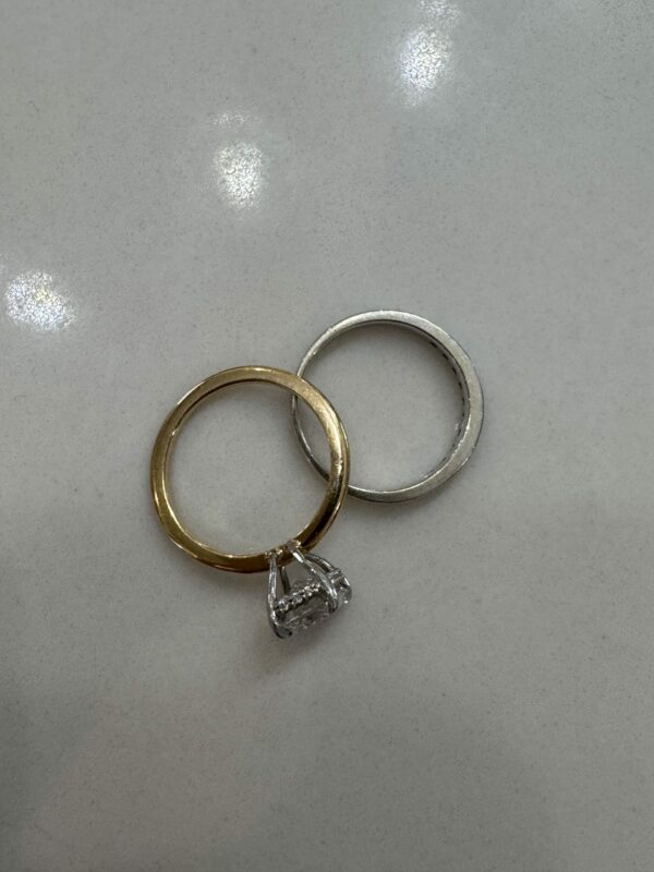 IGI 2.02 Carat G VS1 Emerald Lab Grown Ring - Image 4