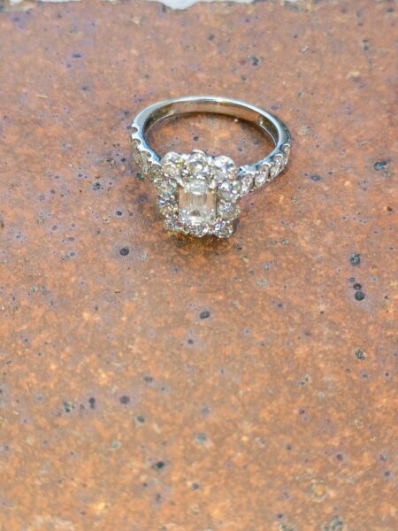 3 Carat F VS1 Emerald Lab Grown Ring - Image 2
