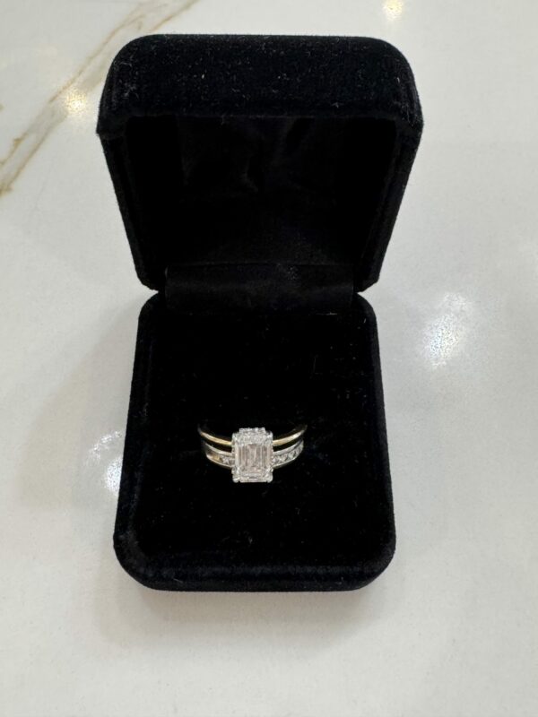 IGI 2.02 Carat G VS1 Emerald Lab Grown Ring - Image 1