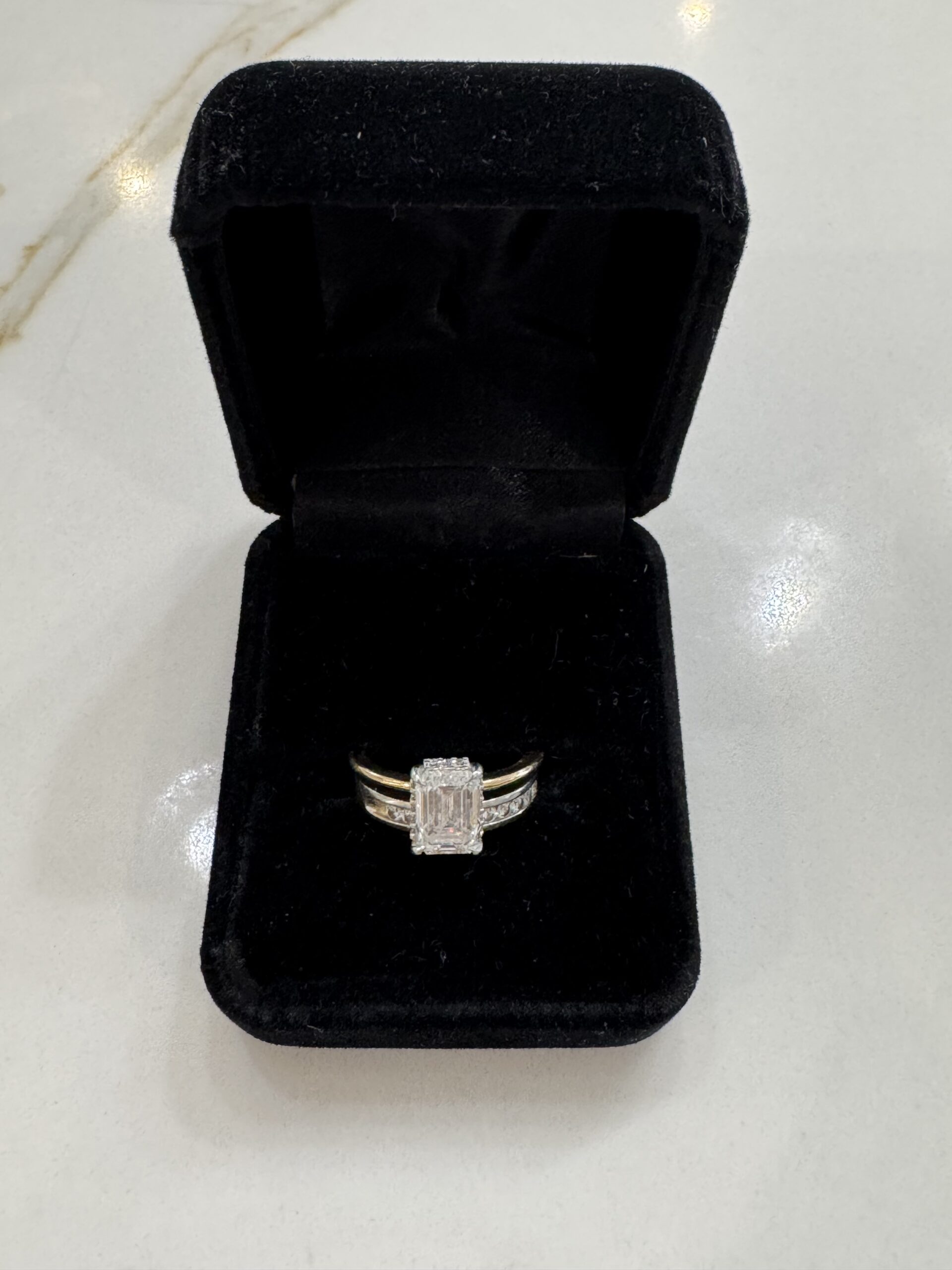 IGI 2.02 Carat G VS1 Emerald Lab Grown Ring - Image 1