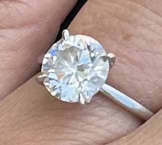 IGI 3.24 Carat E VVS2 Round Lab Grown Ring - Image 2