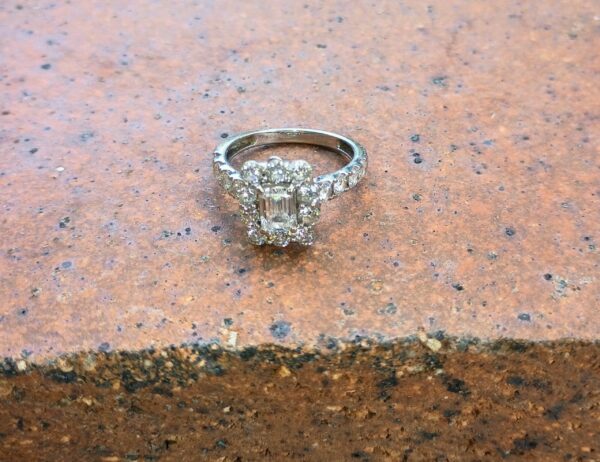 3 Carat F VS1 Emerald Lab Grown Ring - Image 3