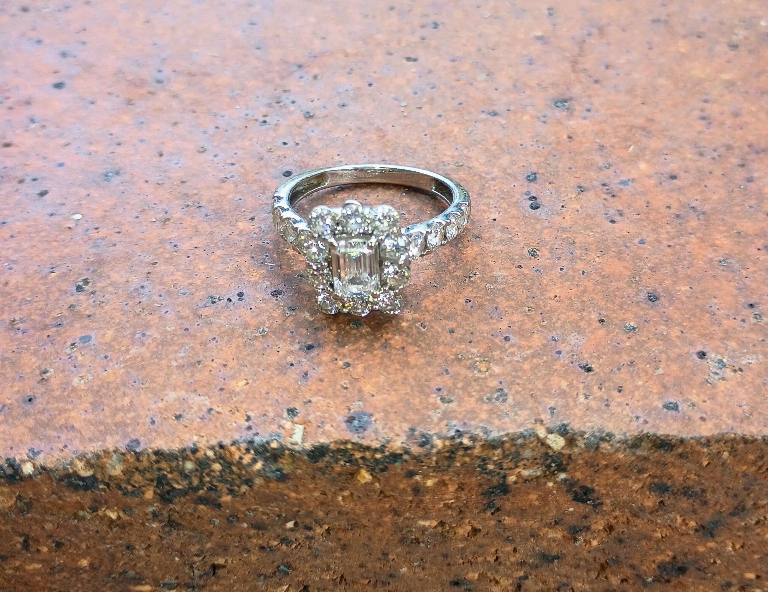 3 Carat F VS1 Emerald Lab Grown Ring - Image 3