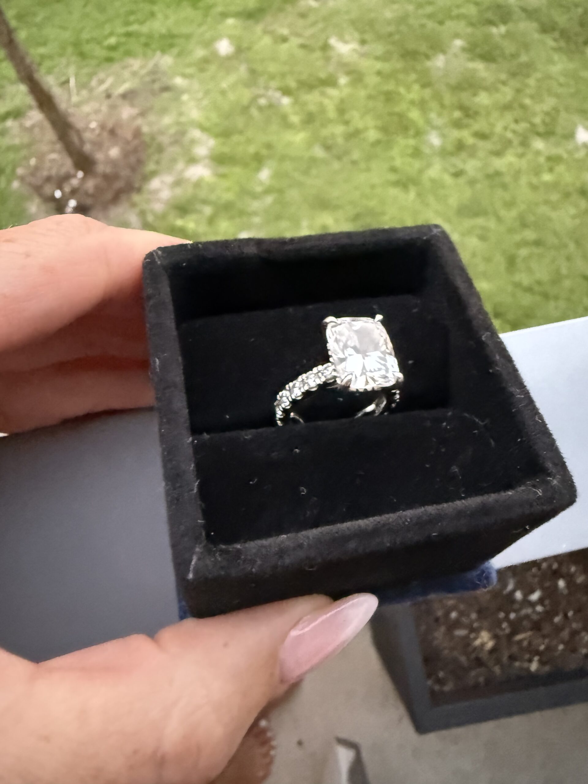 IGI 5.68 Carat E VS1 Cushion Lab Grown Ring - Image 7