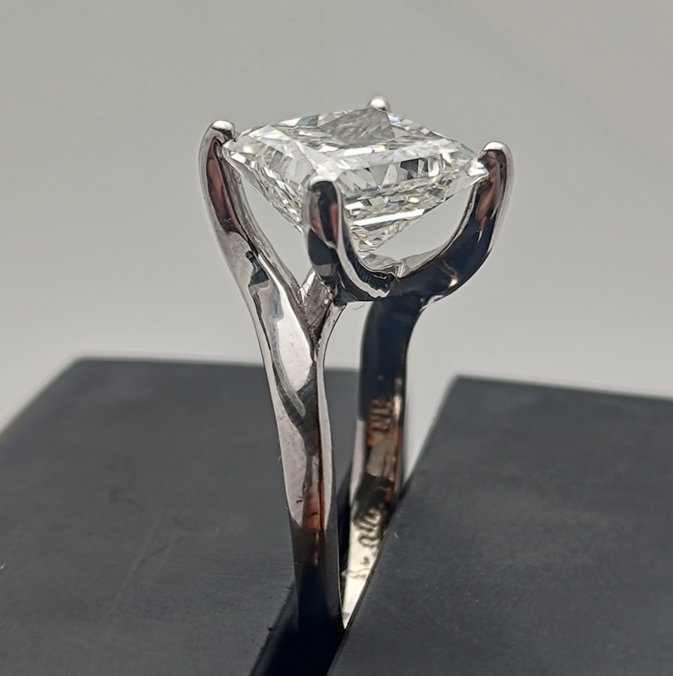 IGI 4.19 Carat G SI1 Princess Lab Grown Ring - Image 1
