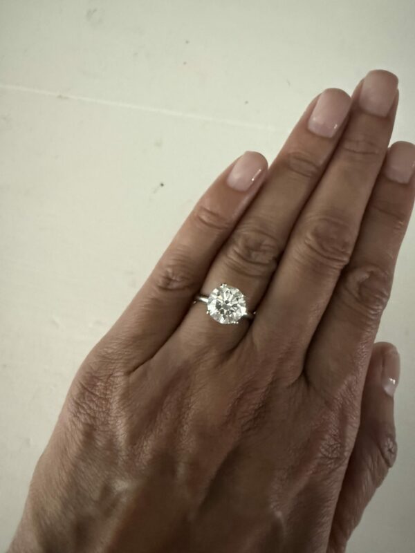 IGI 3.01 Carat J SI1 Round Lab Grown Ring - Image 3