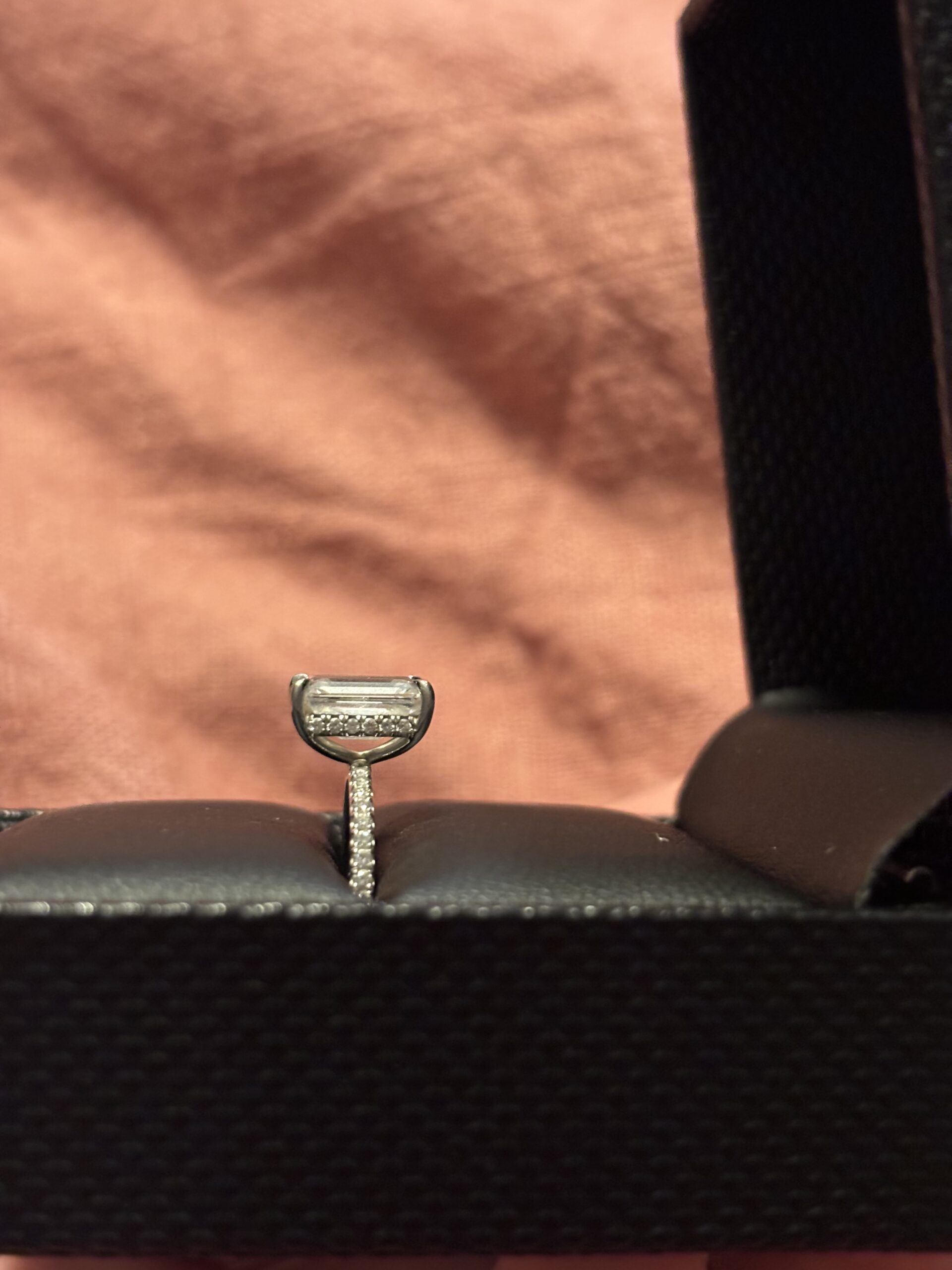 IGI 2.52 Carat G VS1 Emerald Lab Grown Ring - Image 4