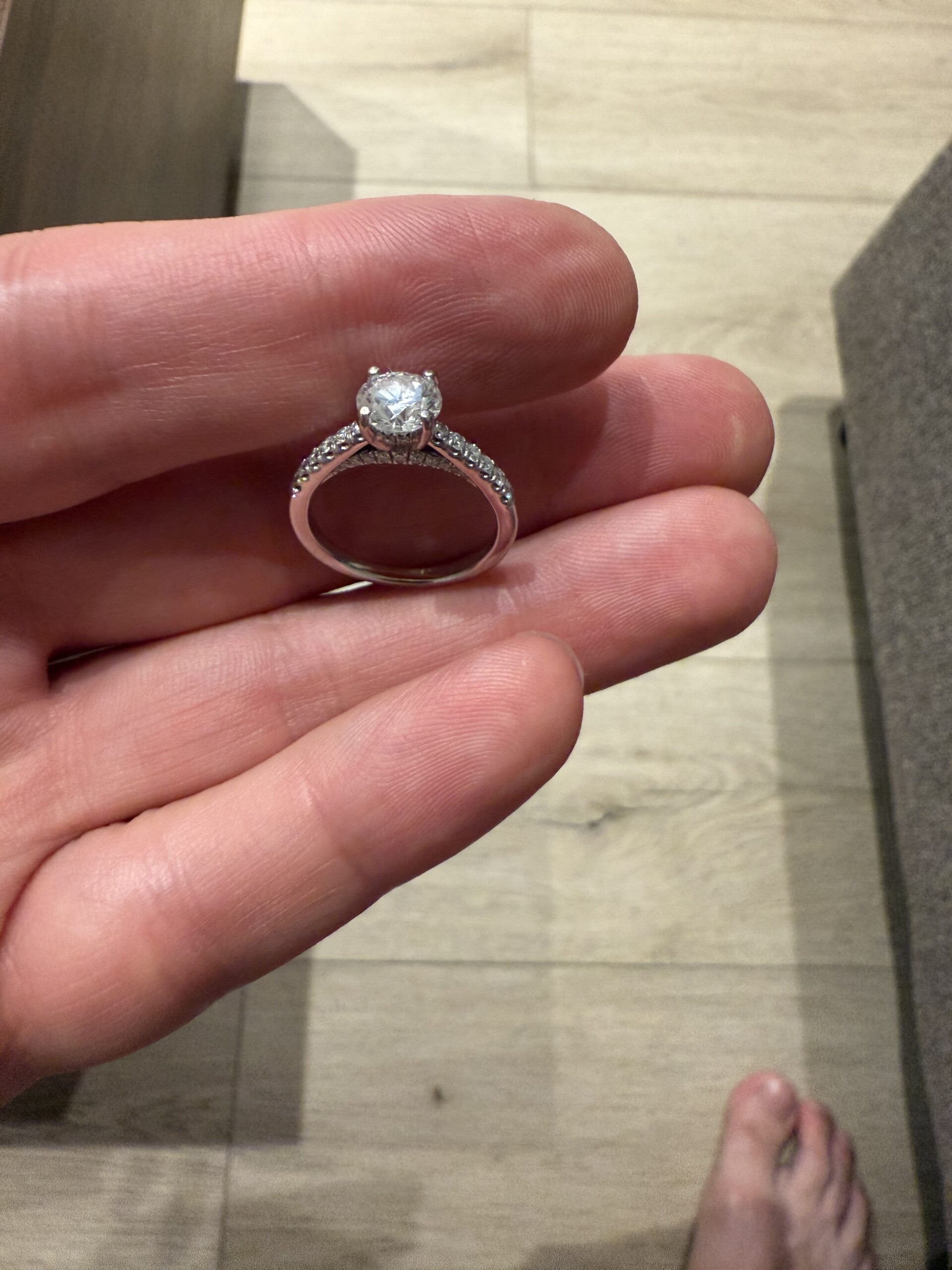 IGI 14 Carat D VS1 Round Lab Grown Ring - Image 3