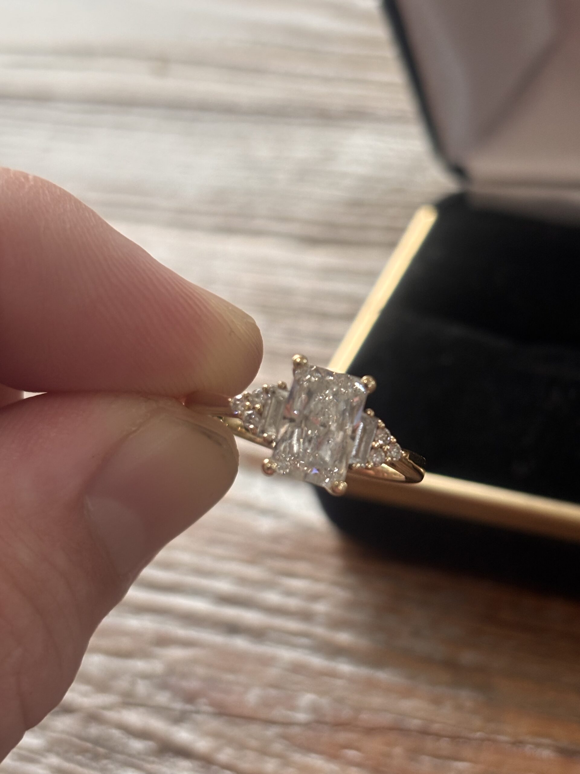 1.78 Carat E VVS2 Emerald Lab Grown Ring - Image 5