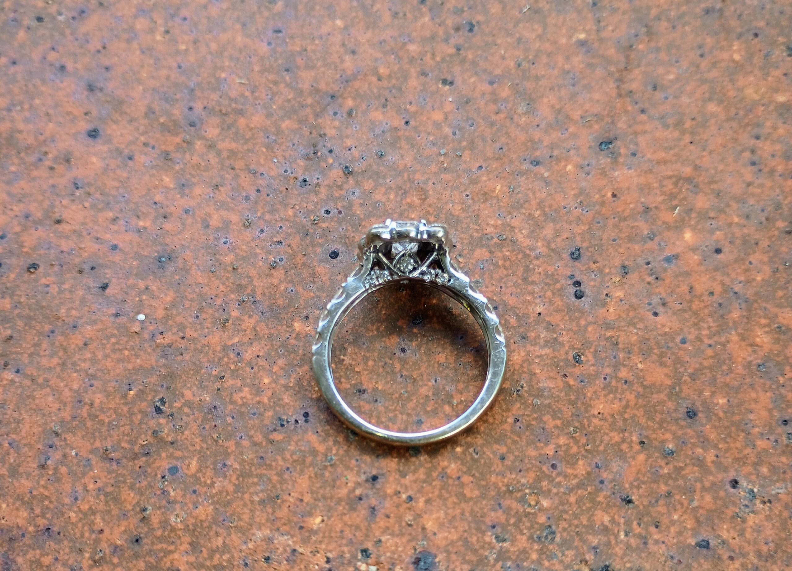 3 Carat F VS1 Emerald Lab Grown Ring - Image 4