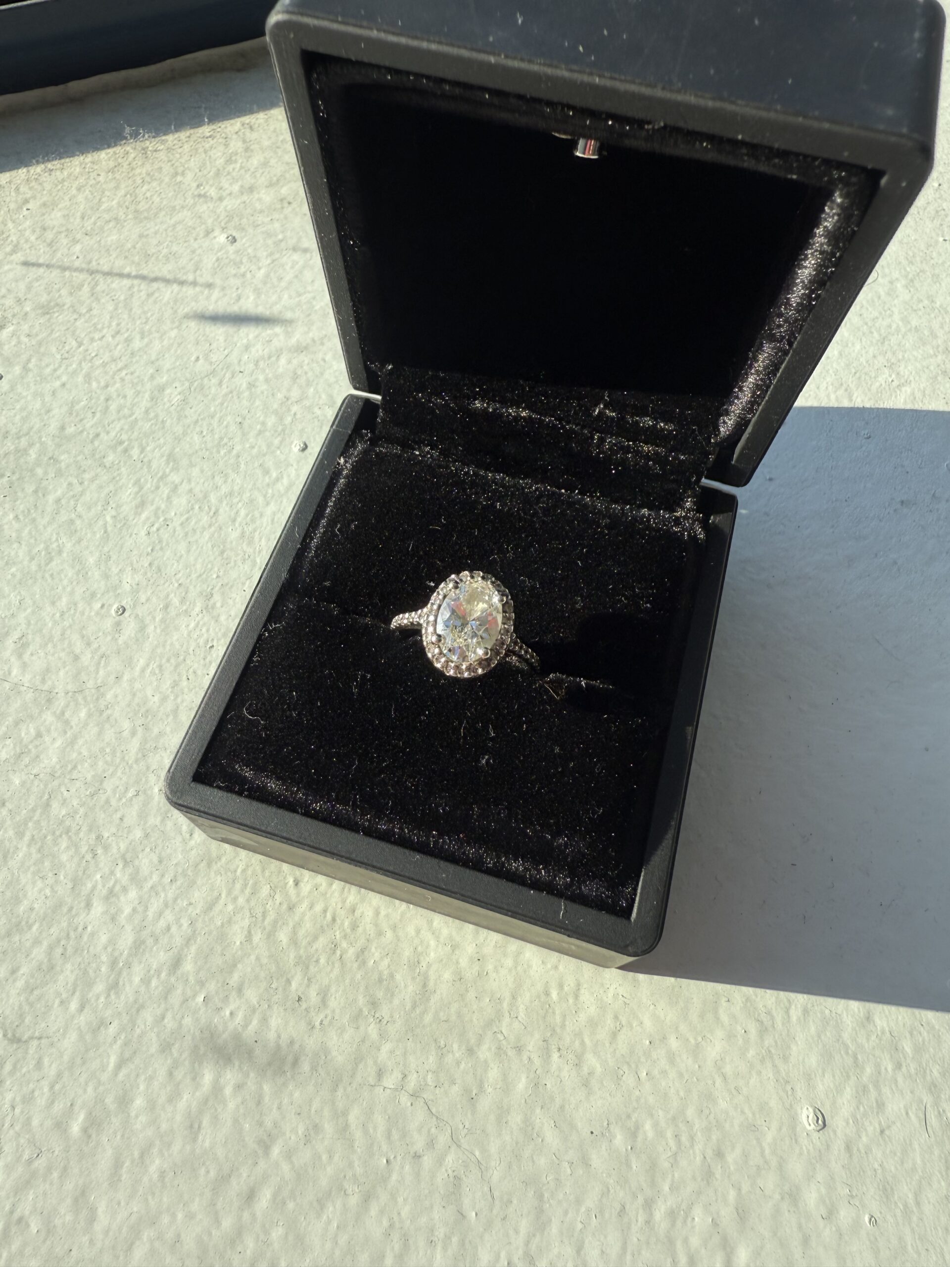 IGI 2 Carat G VVS2 Oval Lab Grown Ring - Image 4