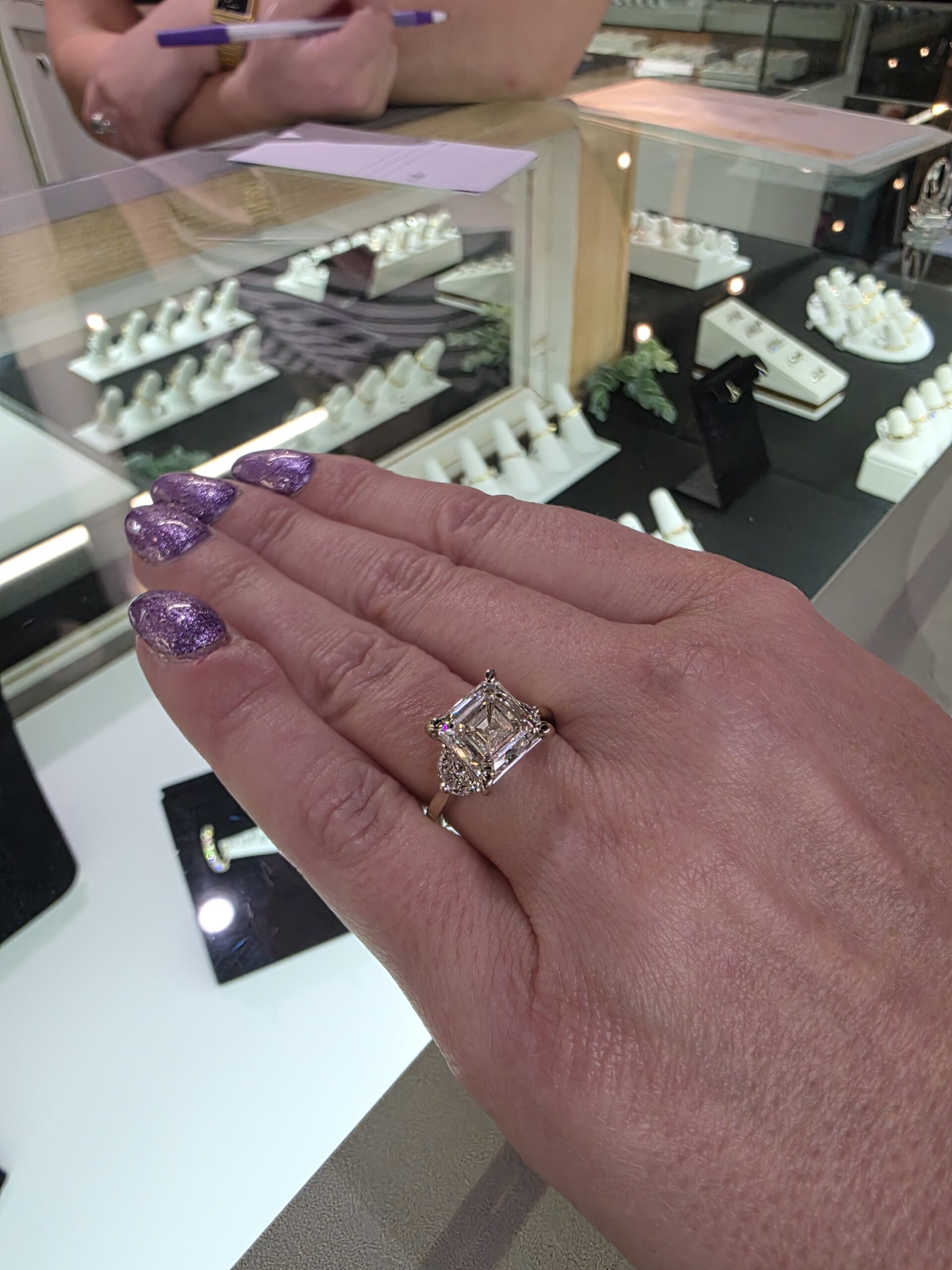 IGI 4.07 Carat H VS1 Asscher Lab Grown Ring - Image 1