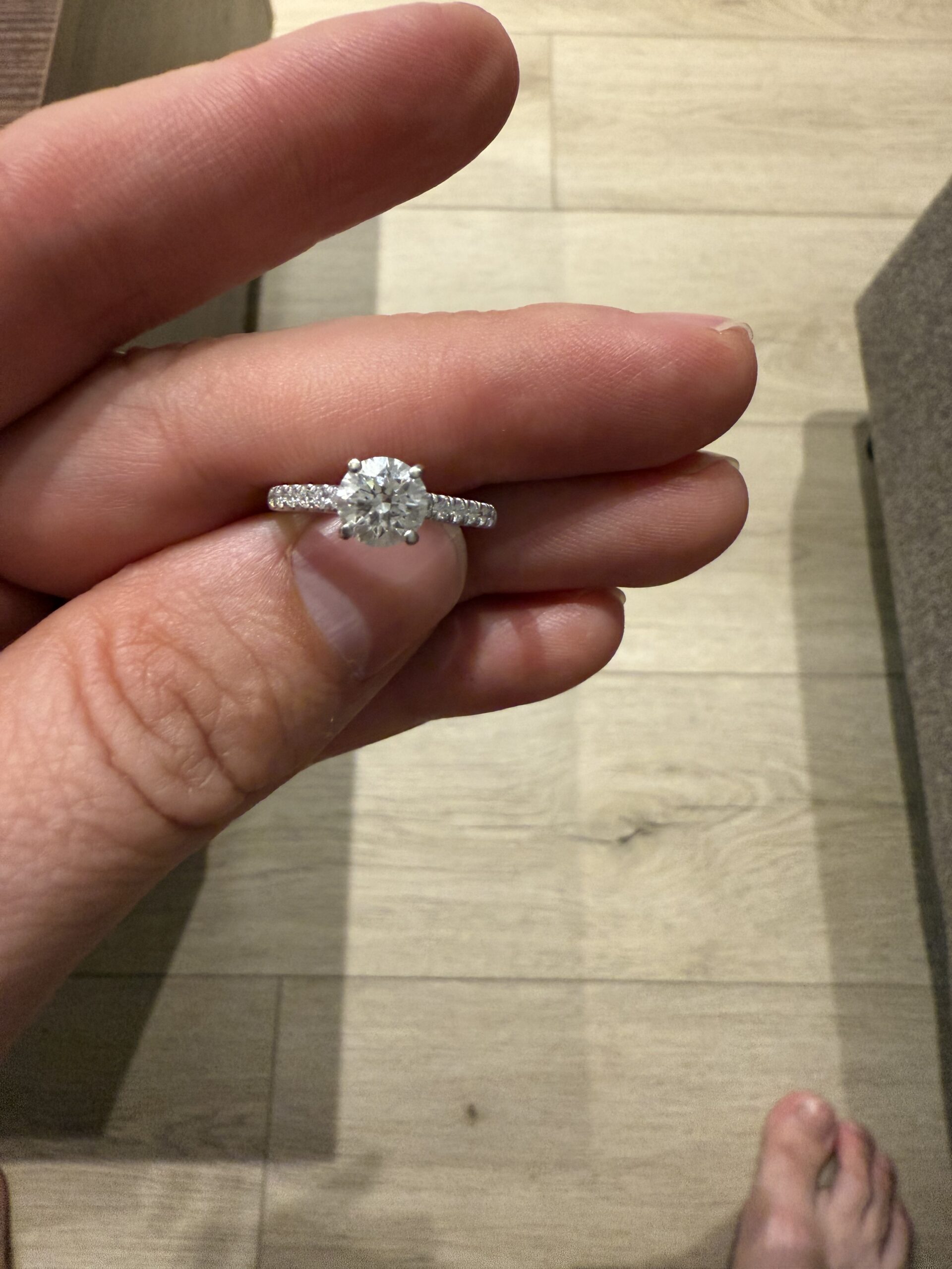 IGI 14 Carat D VS1 Round Lab Grown Ring - Image 5