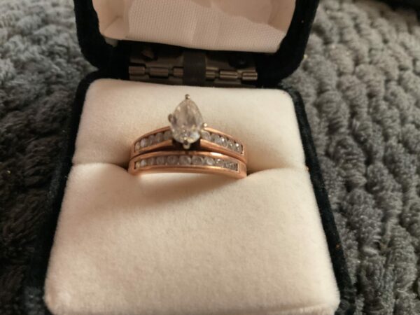 0.72 Carat J SI2 Pear Natural Diamond Ring - Image 1