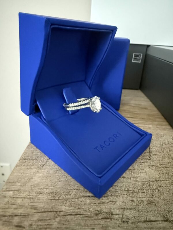 IGI 1.55 Carat D VVS1 Oval Lab Grown Ring - Image 4