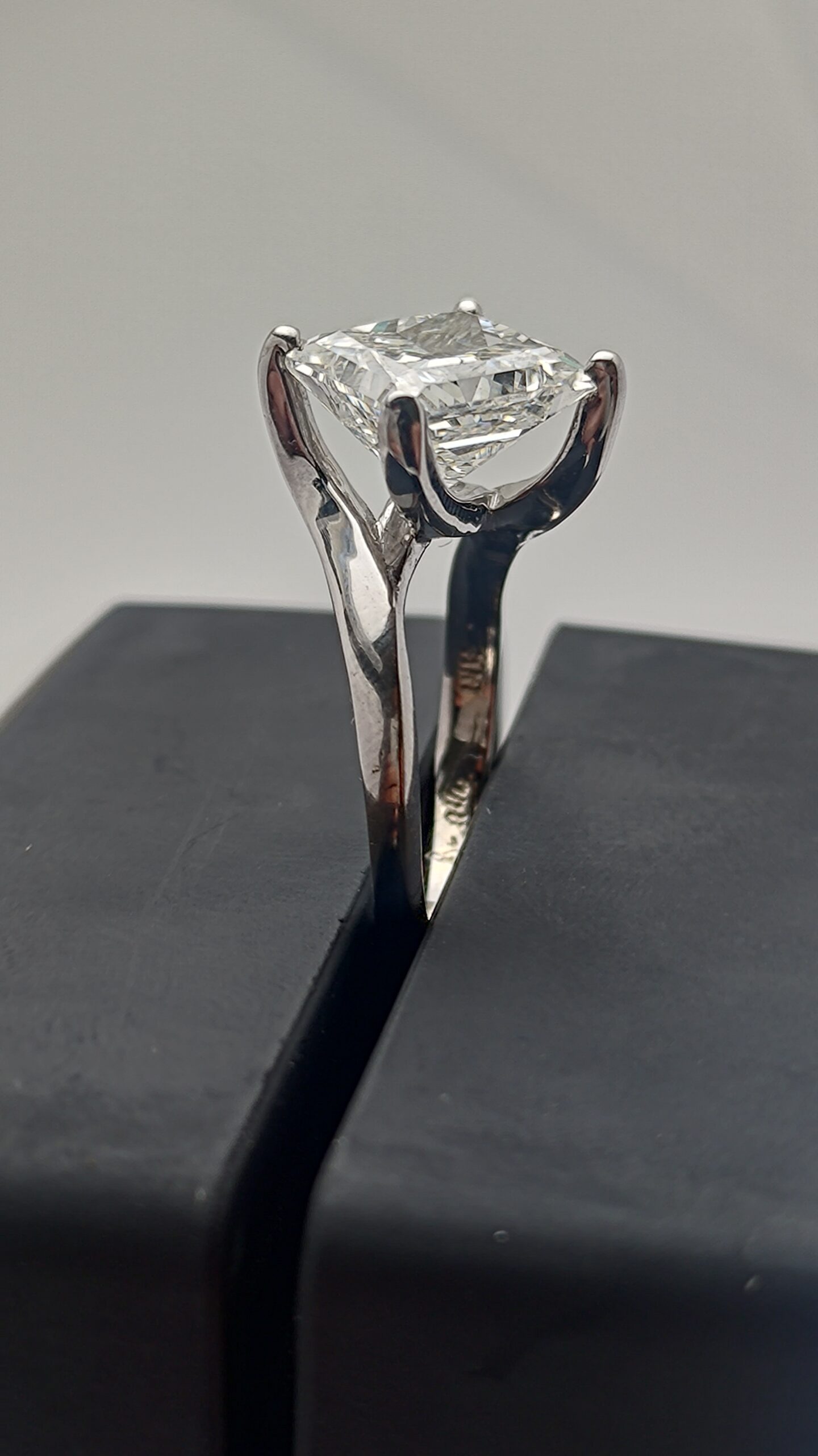 IGI 4.19 Carat G SI1 Princess Lab Grown Ring - Image 5