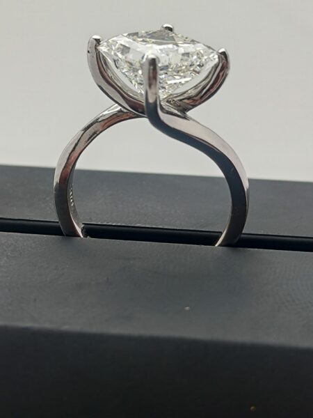 IGI 4.19 Carat G SI1 Princess Lab Grown Ring - Image 3