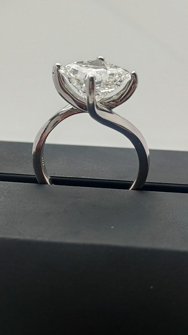 IGI 4.19 Carat G SI1 Princess Lab Grown Ring - Image 3