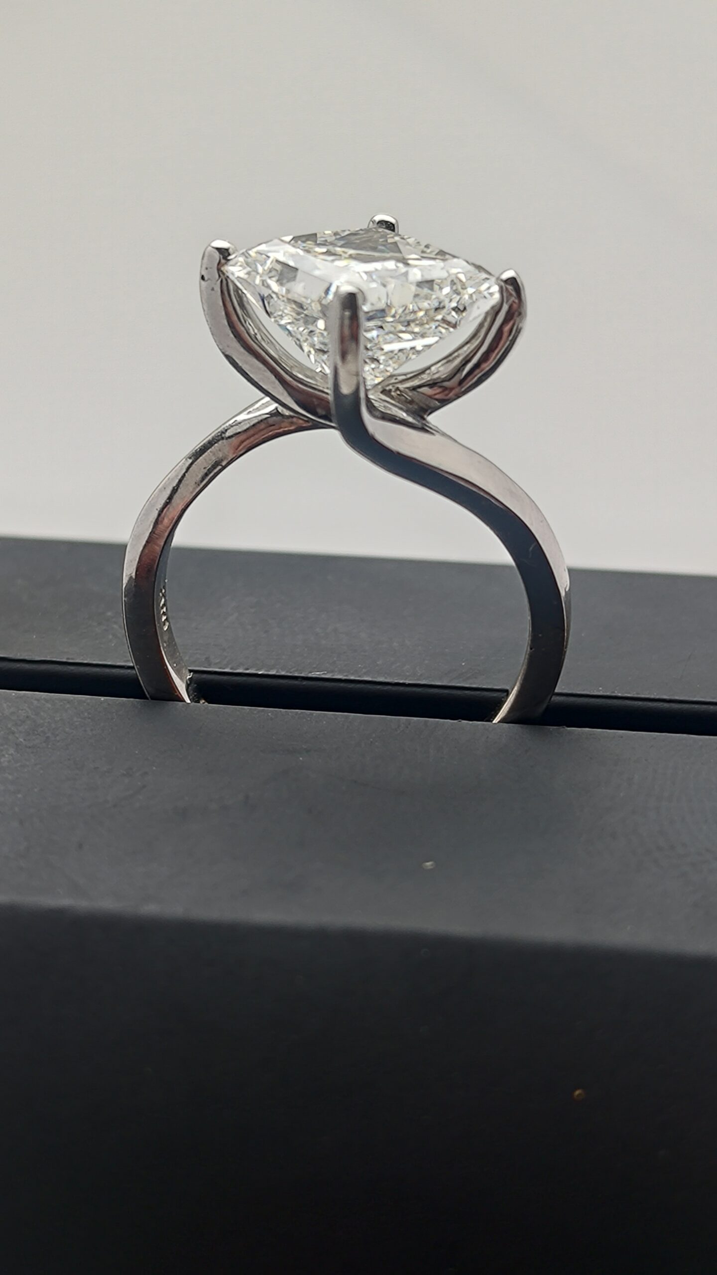 IGI 4.19 Carat G SI1 Princess Lab Grown Ring - Image 3