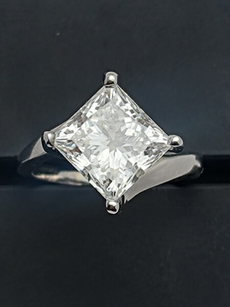 IGI 4.19 Carat G SI1 Princess Lab Grown Ring - Image 6