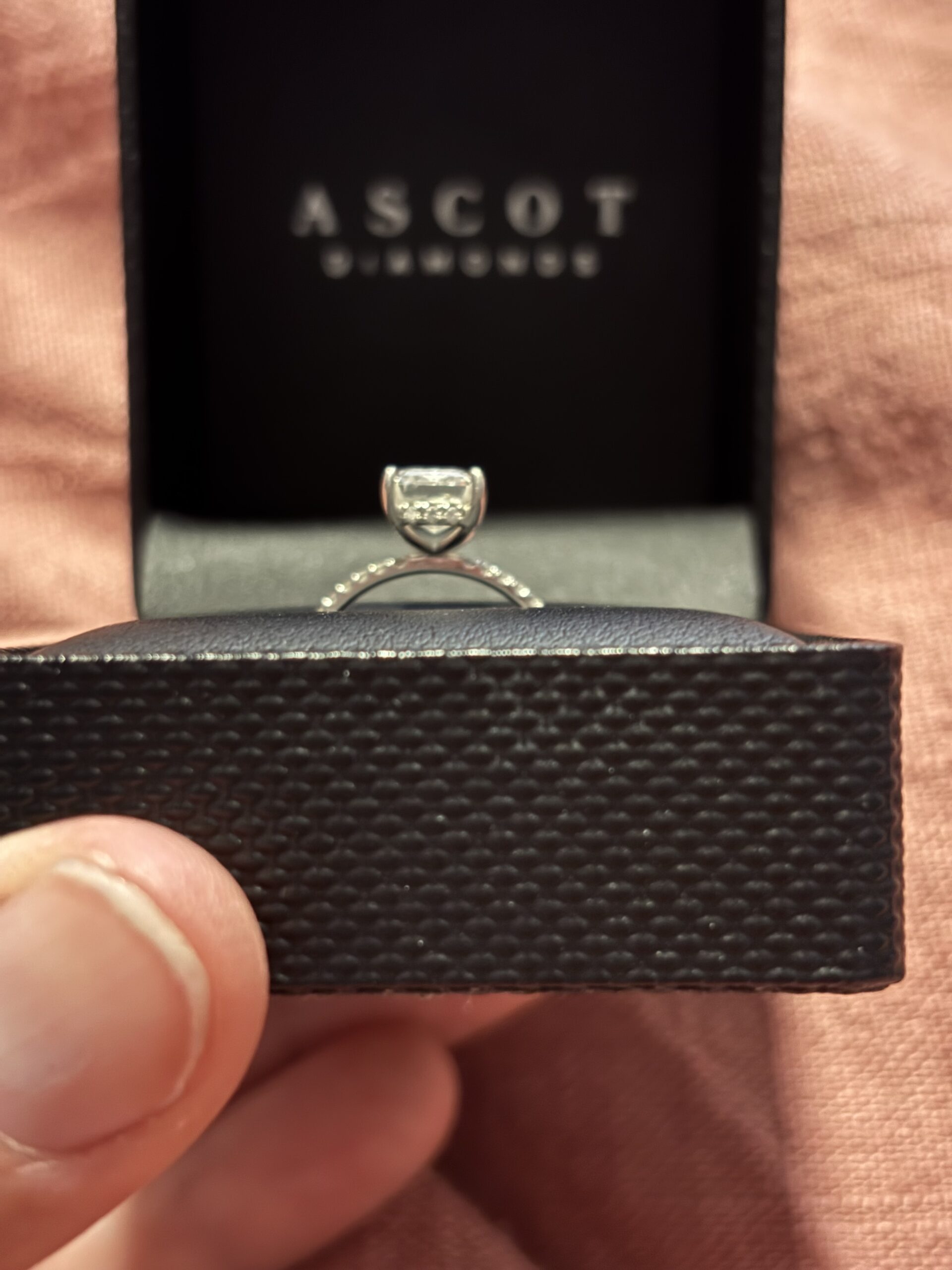 IGI 2.52 Carat G VS1 Emerald Lab Grown Ring - Image 3