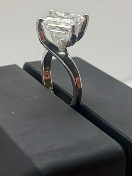 IGI 4.19 Carat G SI1 Princess Lab Grown Ring - Image 4