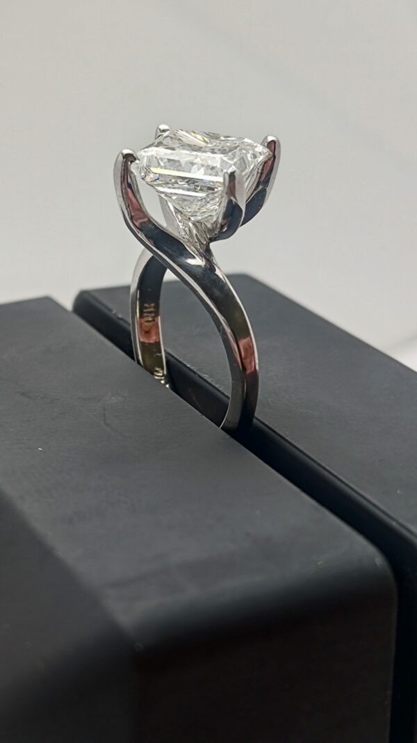 IGI 4.19 Carat G SI1 Princess Lab Grown Ring - Image 4