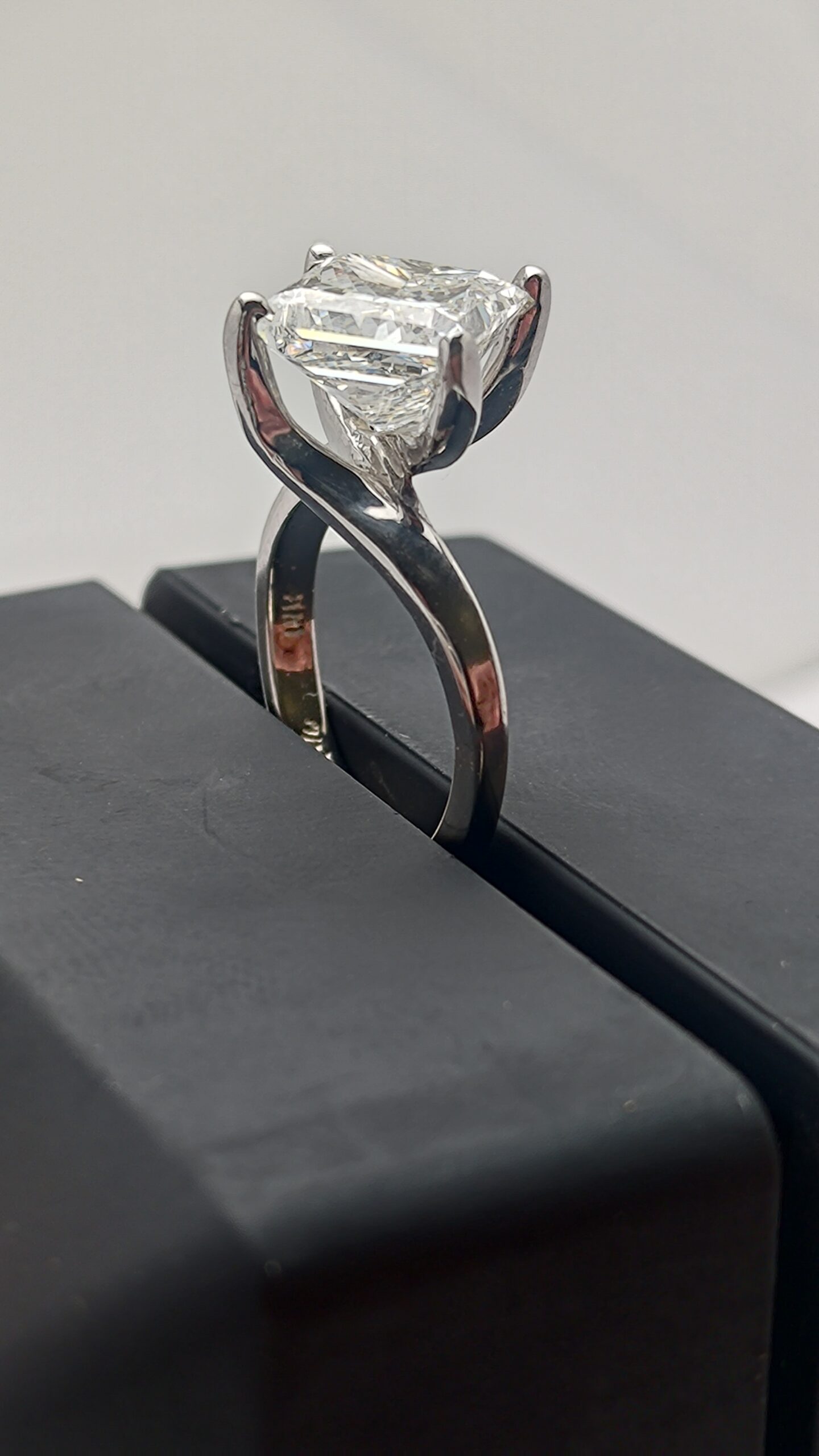 IGI 4.19 Carat G SI1 Princess Lab Grown Ring - Image 4