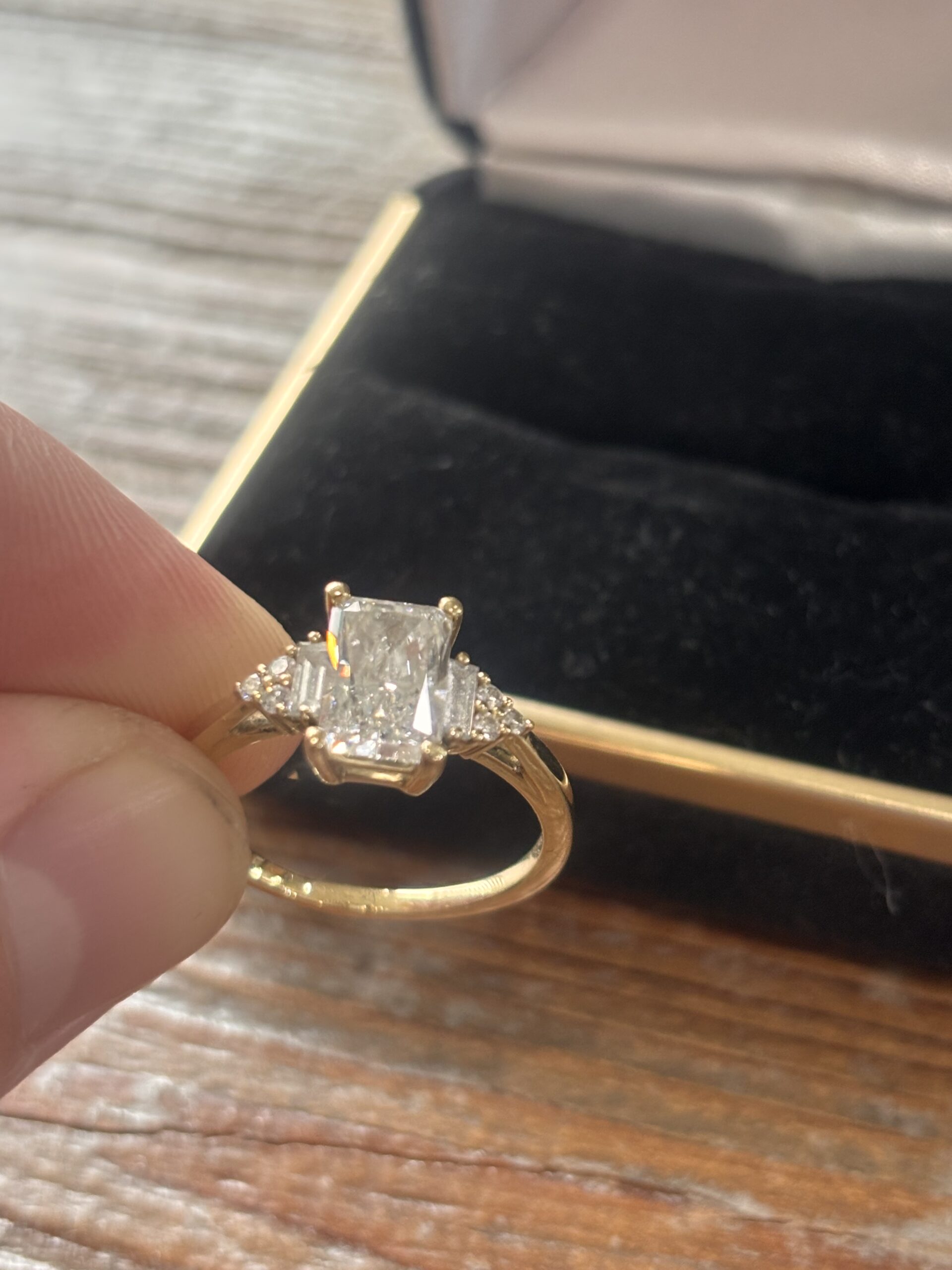 1.78 Carat E VVS2 Emerald Lab Grown Ring - Image 3