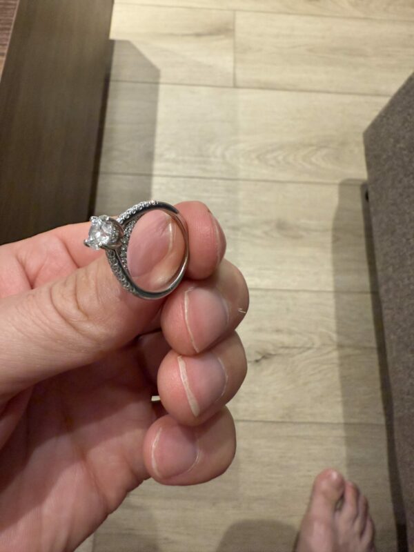 IGI 14 Carat D VS1 Round Lab Grown Ring - Image 8