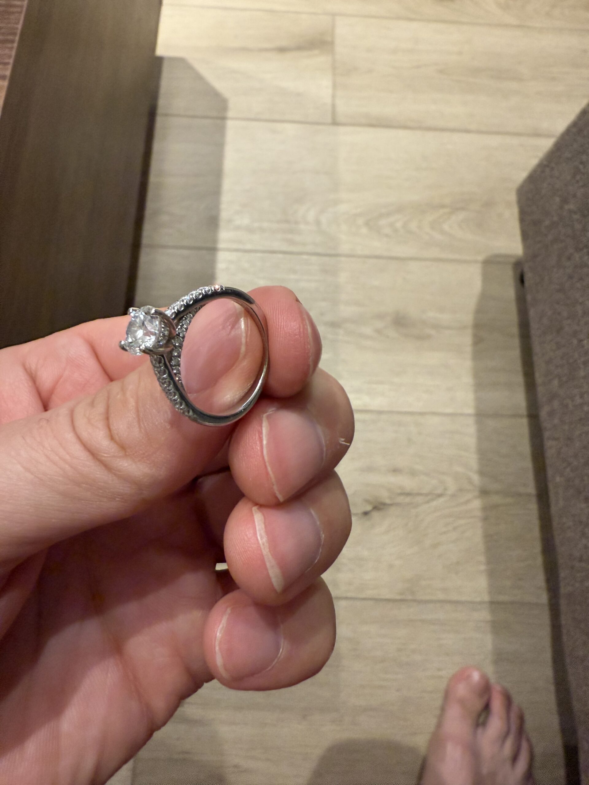 IGI 14 Carat D VS1 Round Lab Grown Ring - Image 8