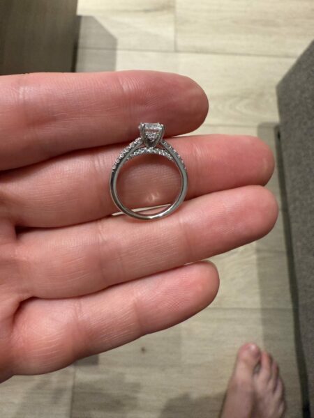 IGI 14 Carat D VS1 Round Lab Grown Ring - Image 2