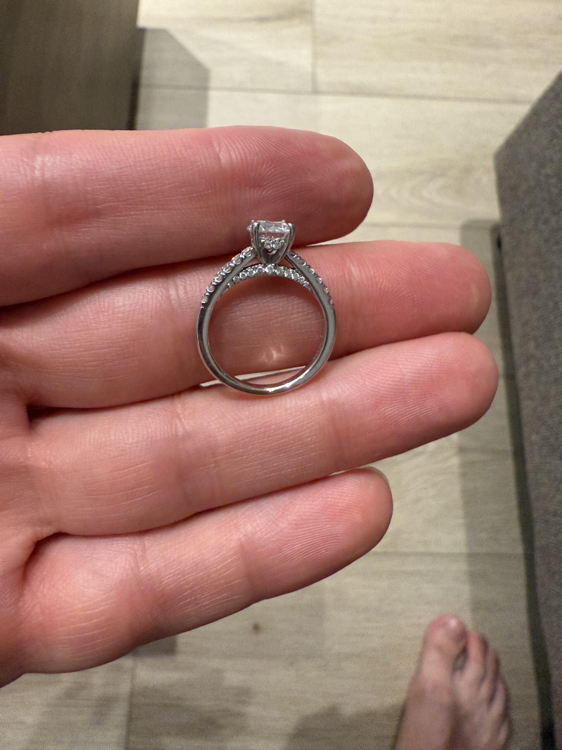 IGI 14 Carat D VS1 Round Lab Grown Ring - Image 2