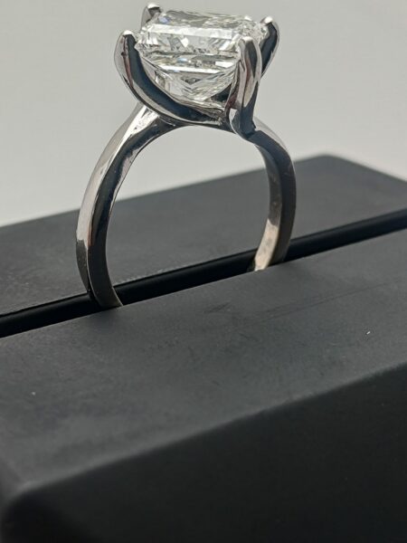 IGI 4.19 Carat G SI1 Princess Lab Grown Ring - Image 2