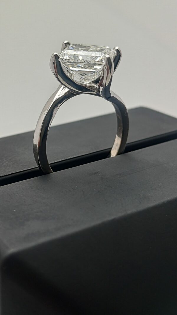 IGI 4.19 Carat G SI1 Princess Lab Grown Ring - Image 2