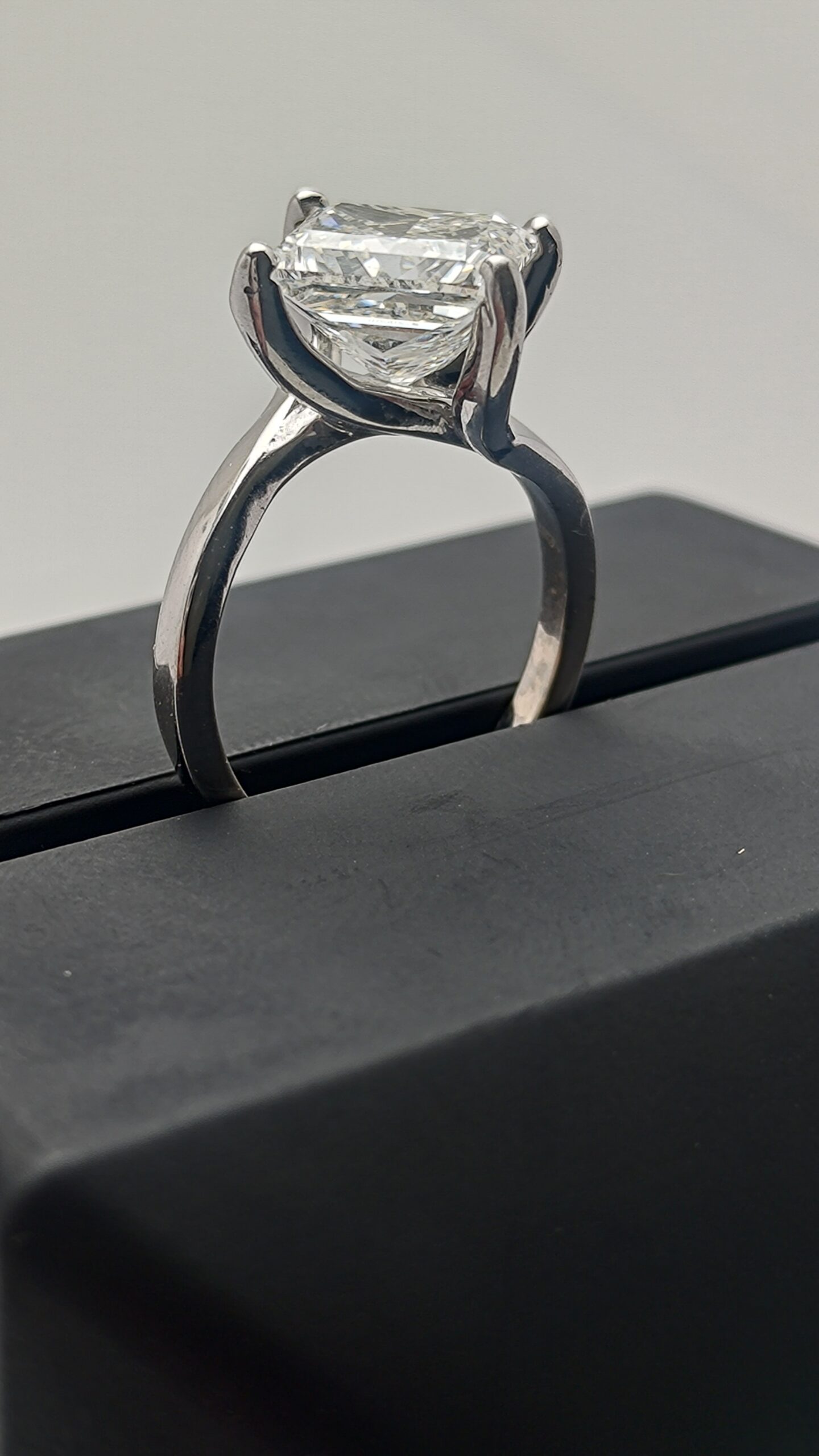 IGI 4.19 Carat G SI1 Princess Lab Grown Ring - Image 2