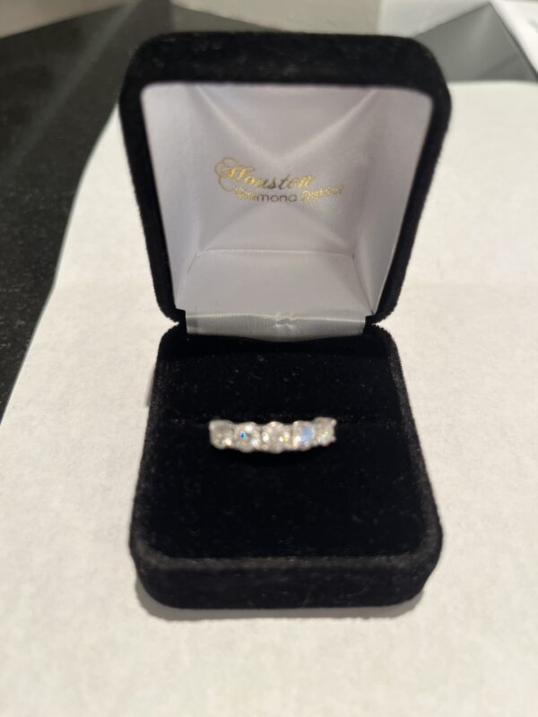 1.5 Carat E VS2 Round Lab Grown Ring - Image 3