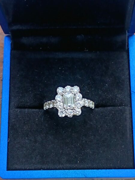 3 Carat F VS1 Emerald Lab Grown Ring - Image 5