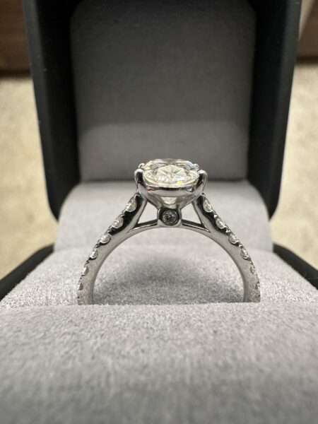 IGI 2.0 Carat F VVS2 Oval Lab Grown Ring - Image 5