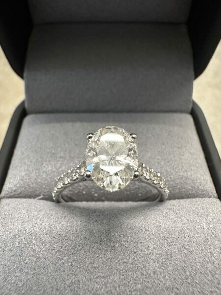 IGI 2.0 Carat F VVS2 Oval Lab Grown Ring