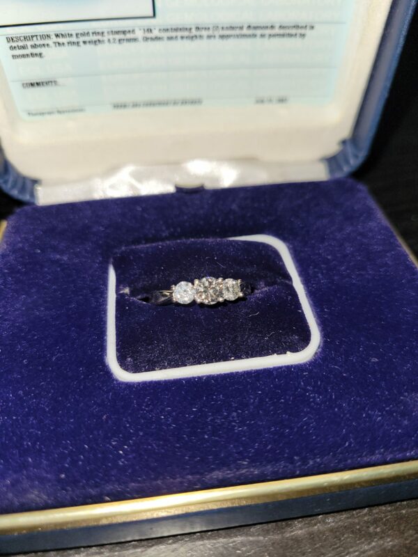 EGL 1 Carat H SI1 Round Natural Diamond Ring - Image 3