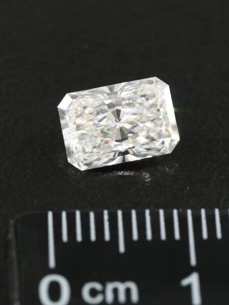 IGI 1.59 Carat F VS1 Radiant Lab Grown Loose Diamond - Image 8