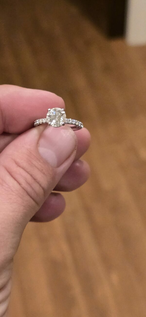 IGI 1.64 Carat G VS1 Round Lab Grown Ring - Image 2