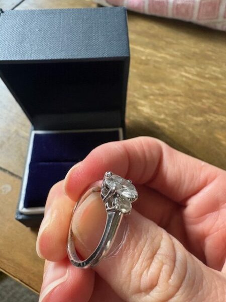 1.02 Carat E VVS2 Oval Lab Grown Ring - Image 4