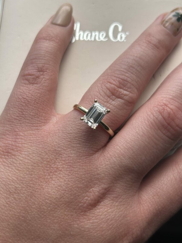 IGI 2.12 Carat F VVS2 Emerald Lab Grown Ring - Image 2