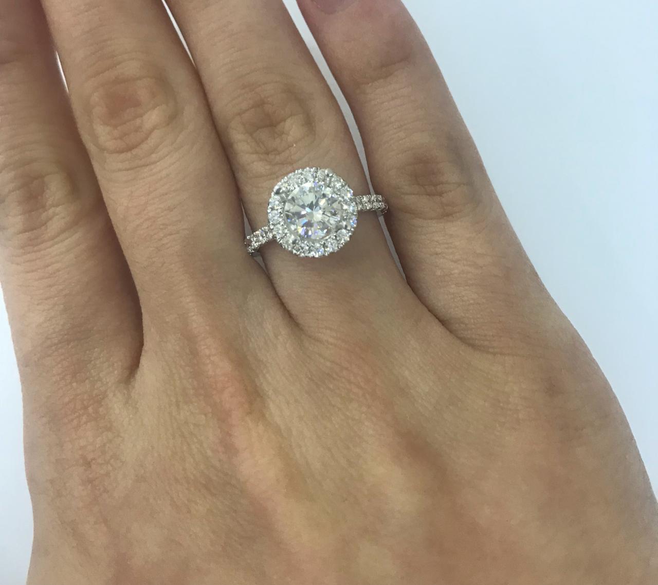 1.22 Carat I SI1 Round Natural Diamond Ring - Image 1