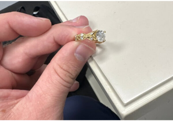 1.92 Carat G SI1 Round Natural Diamond Ring - Image 3