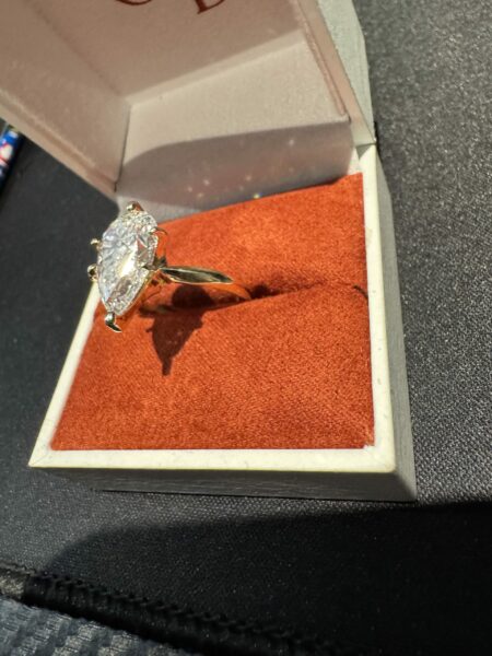 IGI 3.96 Carat E VS2 Pear Lab Grown Ring - Image 7