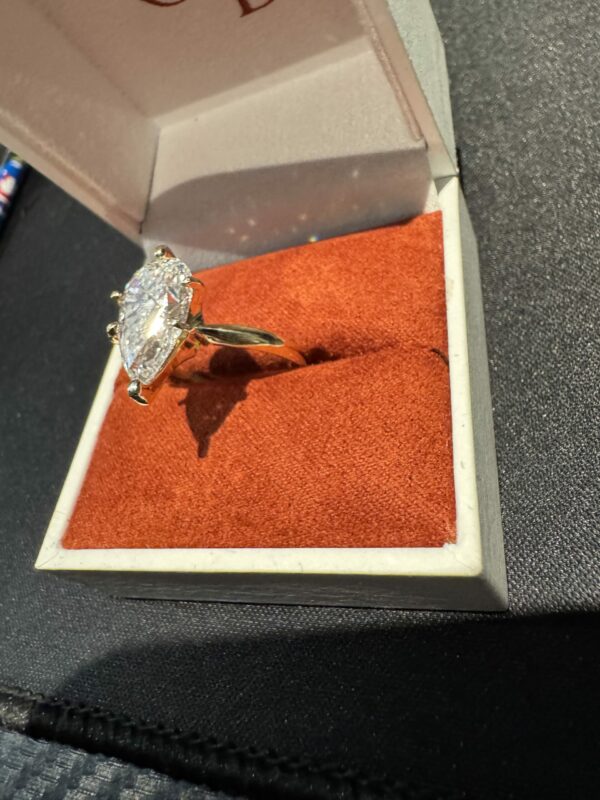 IGI 3.96 Carat E VS2 Pear Lab Grown Ring - Image 7